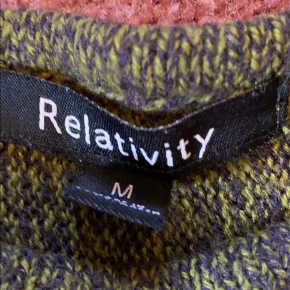 Woman’s Relativity fringed top - Picture 6 of 7